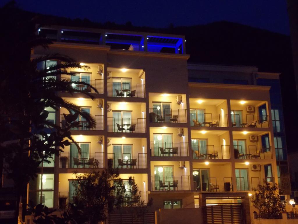 Apartments And Rooms Grand Palazzo Budva Luaran gambar