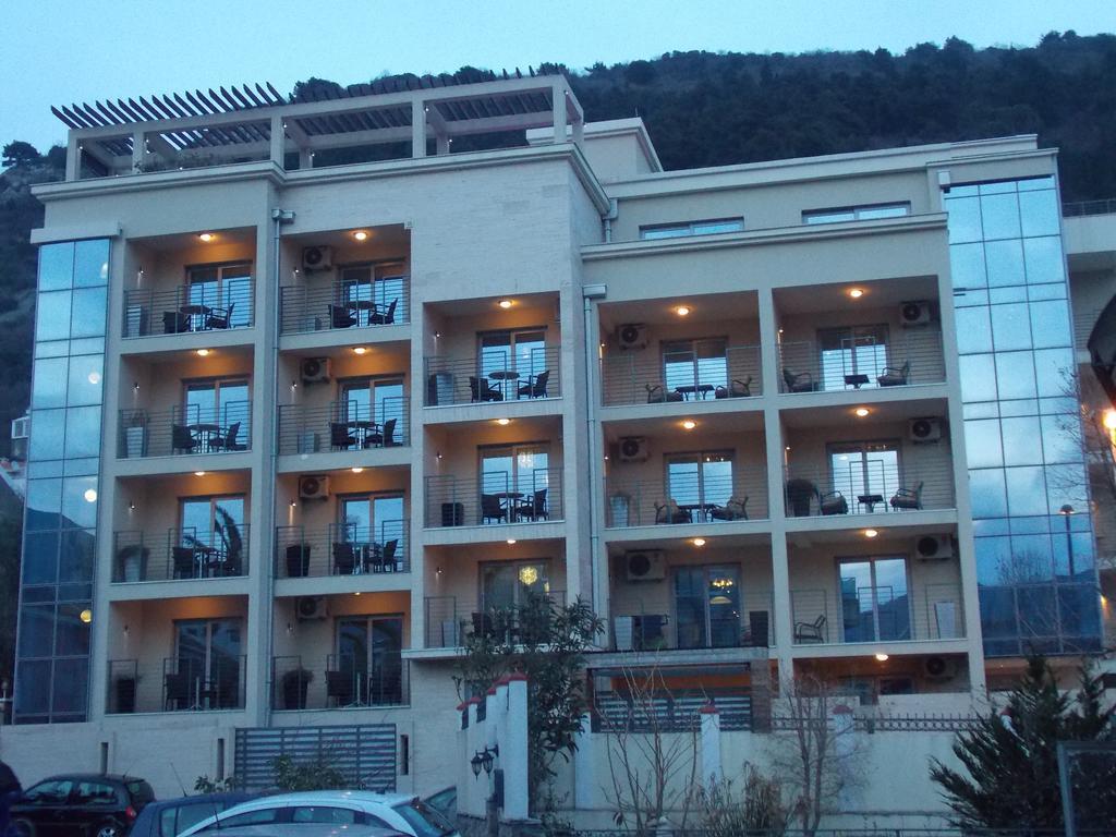 Apartments And Rooms Grand Palazzo Budva Luaran gambar