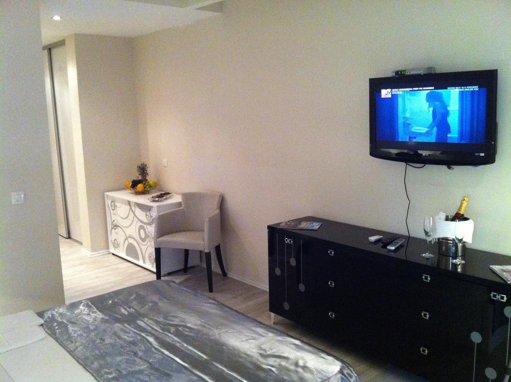 Apartments And Rooms Grand Palazzo Budva Bilik gambar