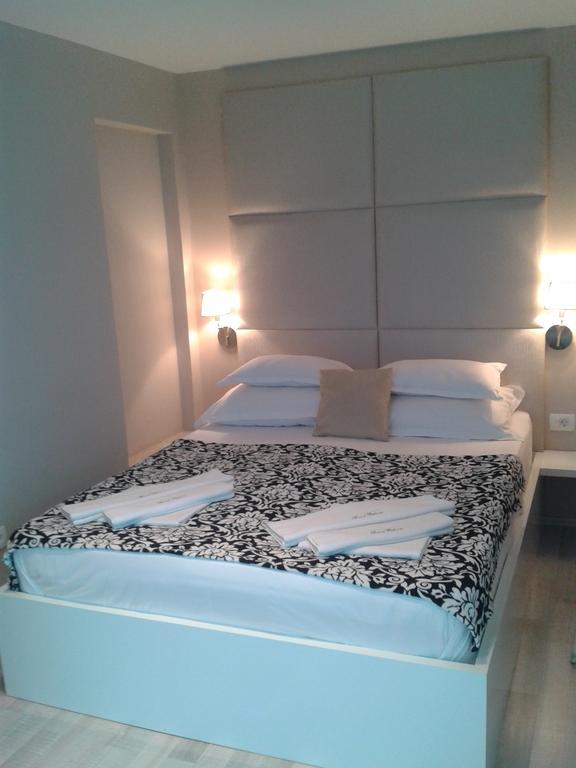 Apartments And Rooms Grand Palazzo Budva Bilik gambar