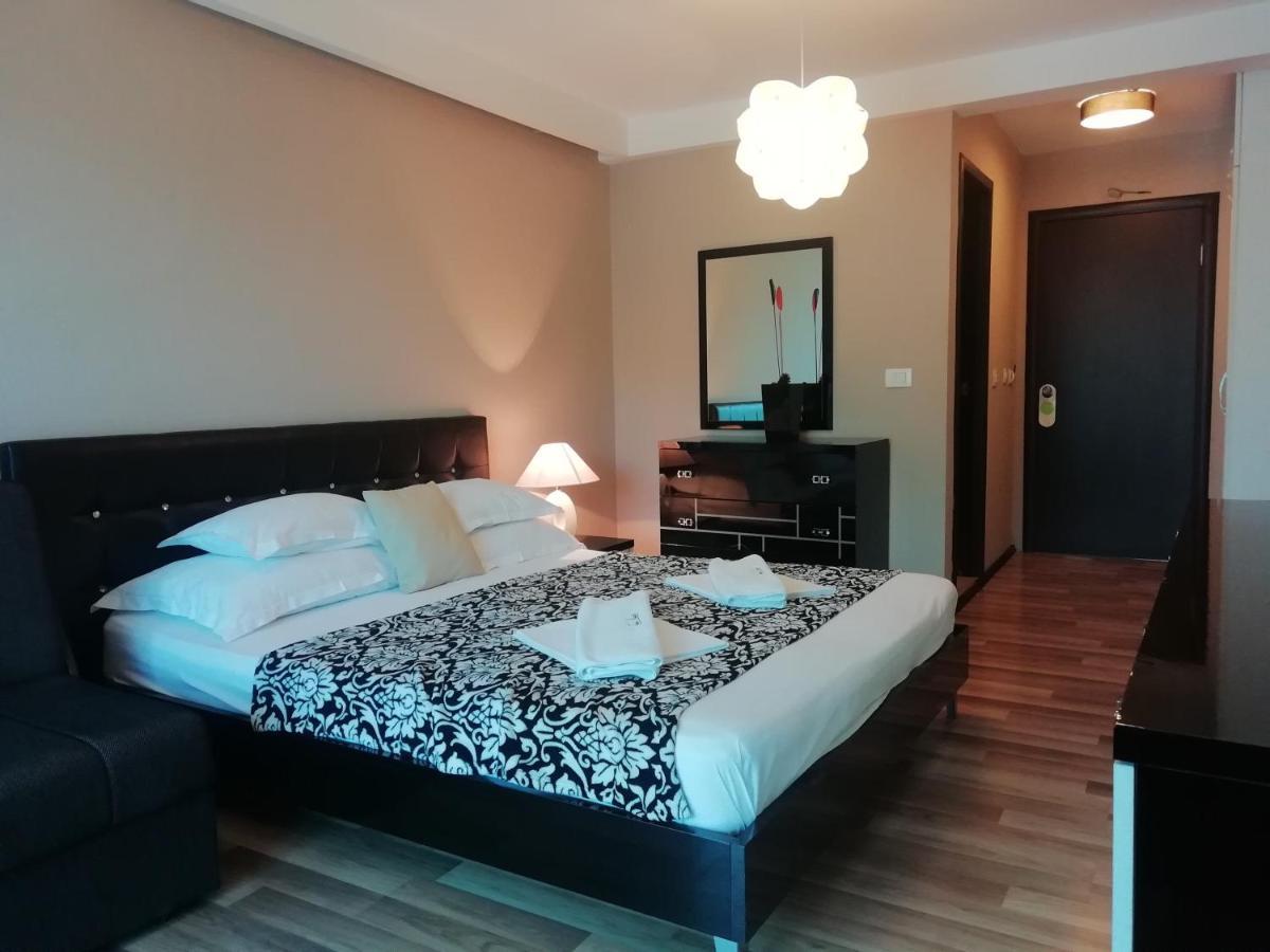 Apartments And Rooms Grand Palazzo Budva Luaran gambar